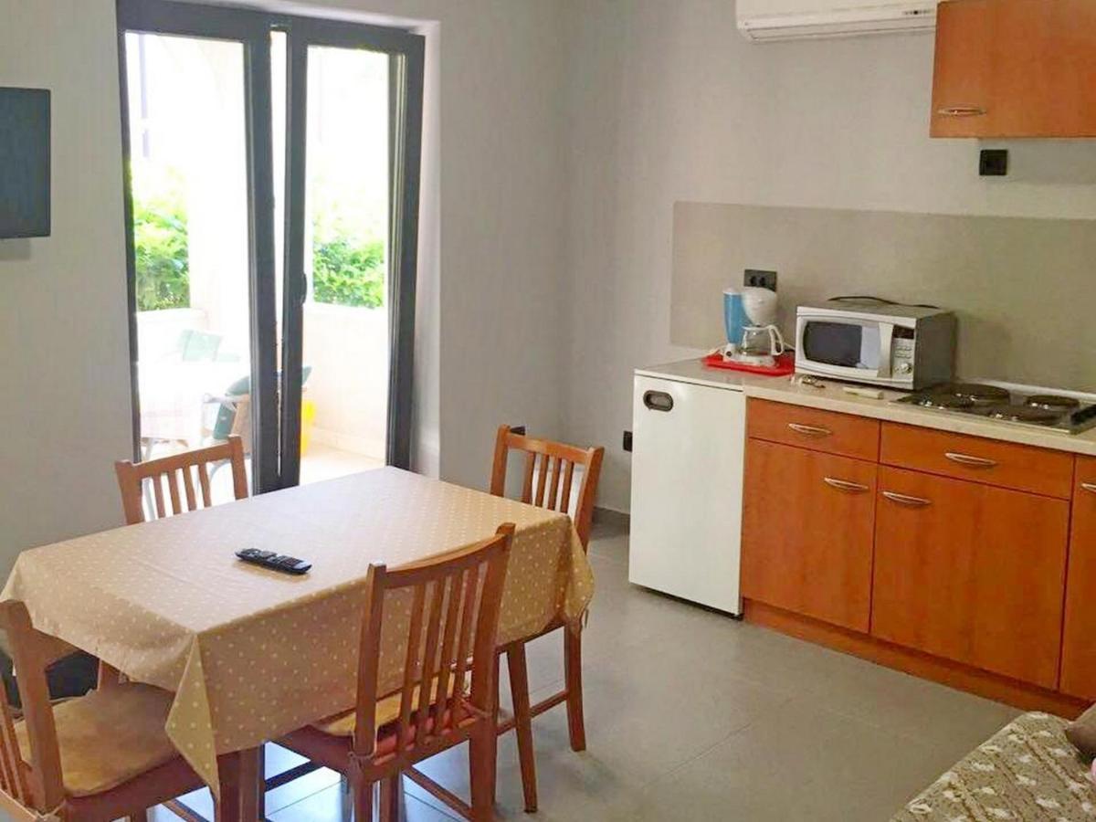 Apartment Cintya *