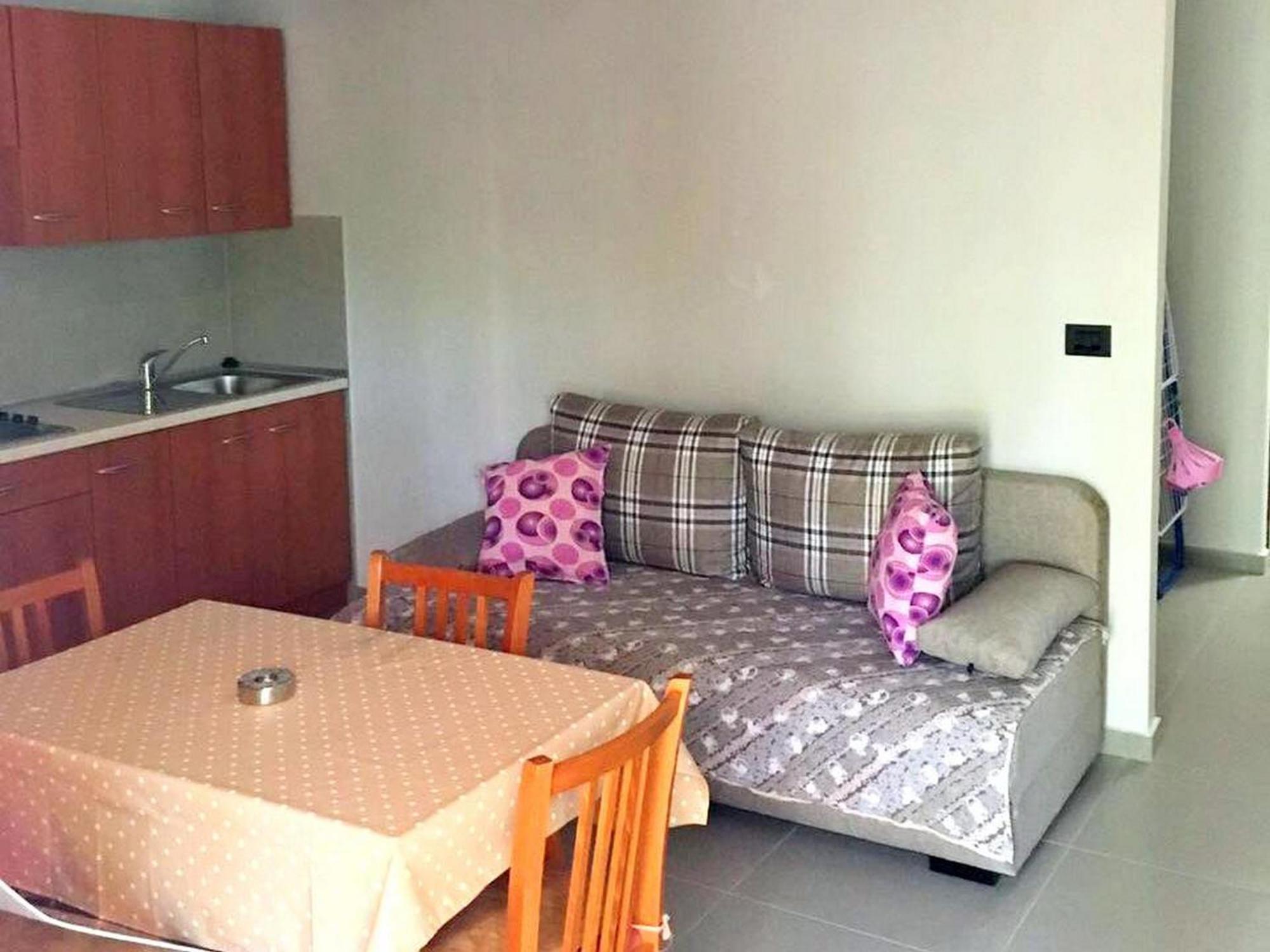 Apartment Cintya *